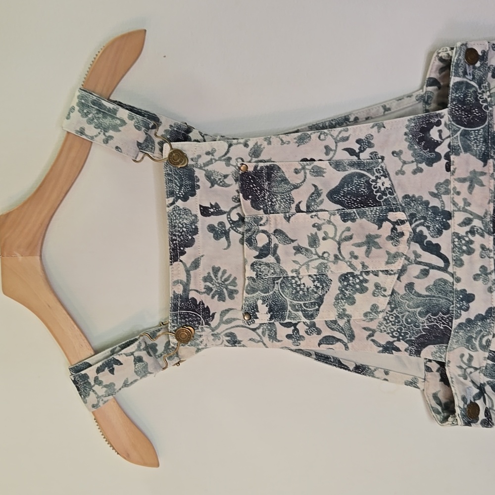 Anthropologie Pilcro Cutoff Denim Ivory Printed Overall Shorts - Picture 6 of 11